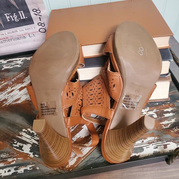 Me Too "sage" Heeled Sandal Open Toe & heel Ankle Buckle Strap lasercut  W8.5 - Picture 3 of 10